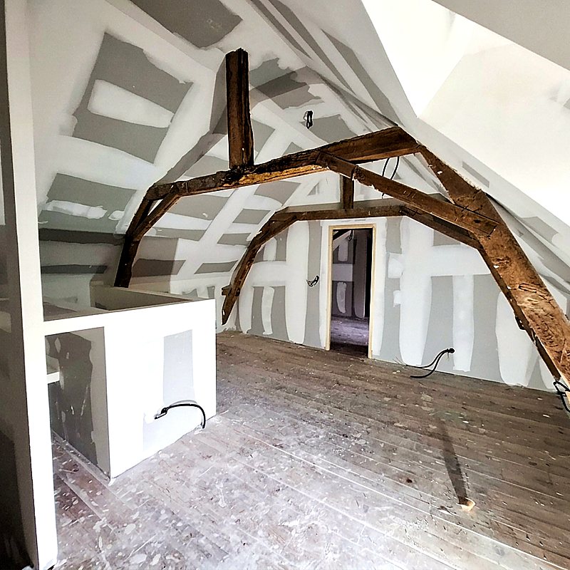 Combles avec charpente en arche et plaques de plâtre